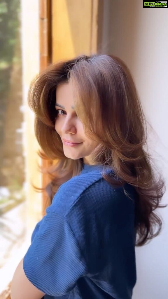 Rubina Dilaik Instagram - • @rubinadilaik • Given her a fresh new look #haircut for her upcoming #song Always love working with you @rubinadilaik 💙 #video #song #staytuned #rubinadilaik #irfanshaikh_hair_11.11
