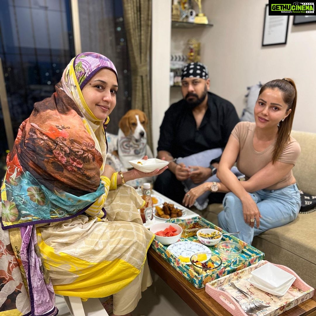 Rubina Dilaik Instagram - Iftaar 🫶🏻with buckky . .