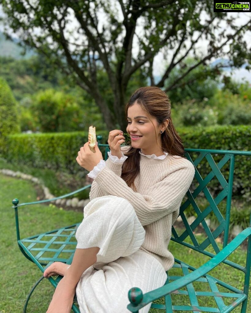 Rubina Dilaik Instagram - Sandwiched 🥪