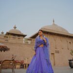 Rubina Dilaik Instagram - Yeh shaam Sufi , teri nigaahon se . . . My favourite lensman @ashukla09 . . . Styled by @stylingbyvictor @sohail__mughal___ Outfit @irrauofficial Jewellery @namasyajewellery . . . This beauty behind …. @fairmontjaipurindia @crosshairsindia