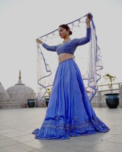 Rubina Dilaik Instagram - Yeh shaam Sufi , teri nigaahon se . . . My favourite lensman @ashukla09 . . . Styled by @stylingbyvictor @sohail__mughal___ Outfit @irrauofficial Jewellery @namasyajewellery . . . This beauty behind …. @fairmontjaipurindia @crosshairsindia