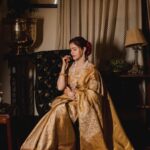 Rubina Dilaik Instagram - Golden Glow ✨ . . . . Memories by @raabta.studios Saree : @yaksideepthireddy Styled by @stylingbyvictor @sohail__mughal___ Venue @woodvillepalace