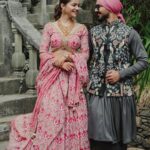 Rubina Dilaik Instagram - We recreated our iconic wedding pic! Same place, same time of the day just 4 years and few months older but much fitter & together ! ❤️❤️ @rubinadilaik Styled by @stylingbyvictor @sohail__mughal___ Pink lehanga @soniyagofficial @megaan.india Me Styled by @stylingbyvictor @sohail__mughal___ Kurta and jacket @attirekunalnsid 📷@raabta.studios