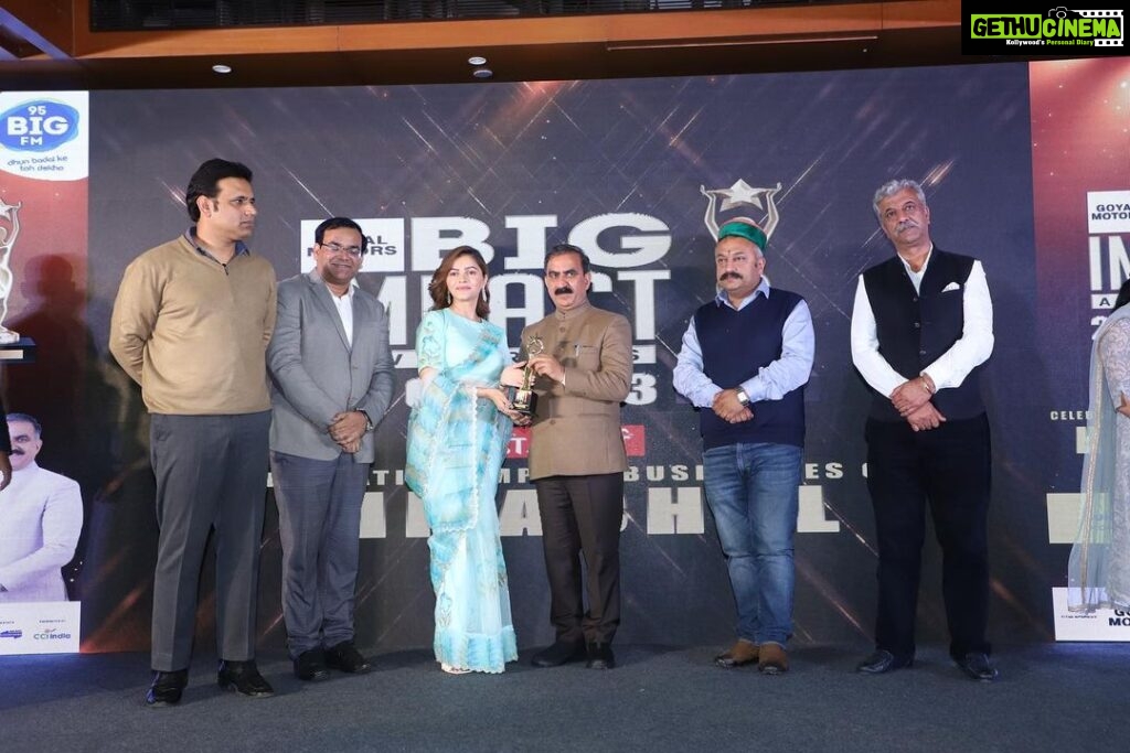 Rubina Dilaik Instagram - Humbled and Honoured 🙏🏼 @sukhvindersukhu . . . Thank you @bigfmindia @bigfmshimla @rjshalinisharma