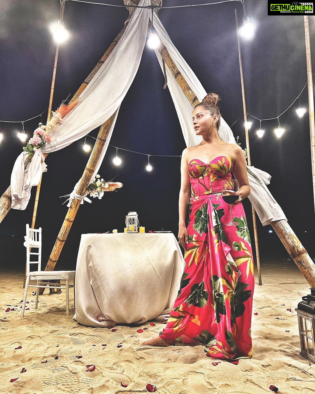 Rubina Dilaik Instagram - Always find time for things that make you happy . . . @travelwithjourneylabel #JourneyLabel #TravelWithJourneyLabel #ThinkHolidayThinkJourneyLabel #YouAreSpecial #MeliaDanang #MeliaHtlResorts #MeliaDanangBeachResort #SoulMatters #VietnamTravel #DanangResort #Danang - Styled @stylingbyvictor @sohail__mughal___ Outfit @riminayakindia @poppublishmedia Meliá Danang Beach Resort