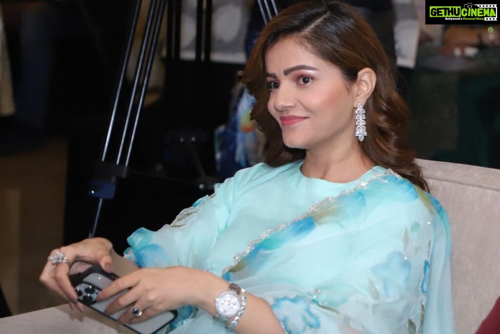 Rubina Dilaik Instagram - Humbled and Honoured 🙏🏼 @sukhvindersukhu . . . Thank you @bigfmindia @bigfmshimla @rjshalinisharma