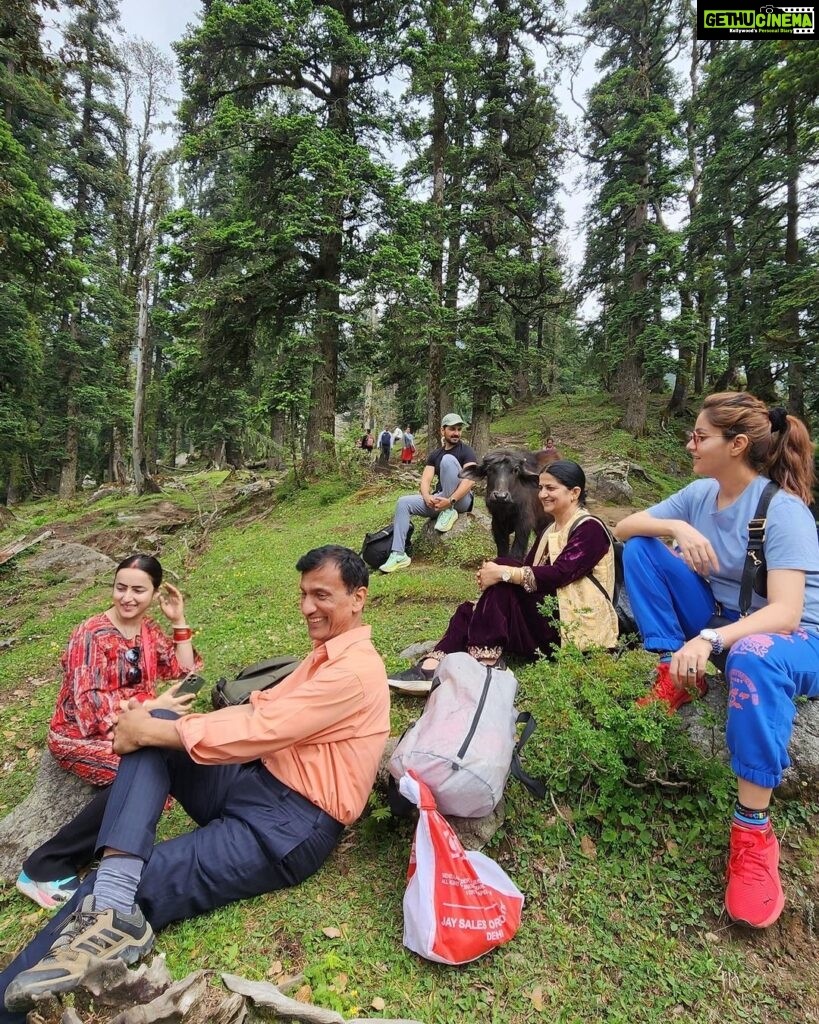 Rubina Dilaik Instagram - Celebrating our 5th anniversary in our way…. He @ashukla09 loves mountains and I love to touch base with my roots to replenish my soul, hence we decided to trek the highest peak in Himachal ( Churdhaar ) , which is an abode of Mahadev 🔱to pay our gratitude with our family….. 🙏🏼❤️