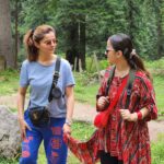 Rubina Dilaik Instagram - Celebrating our 5th anniversary in our way…. He @ashukla09 loves mountains and I love to touch base with my roots to replenish my soul, hence we decided to trek the highest peak in Himachal ( Churdhaar ) , which is an abode of Mahadev 🔱to pay our gratitude with our family….. 🙏🏼❤️