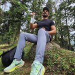 Rubina Dilaik Instagram - Celebrating our 5th anniversary in our way…. He @ashukla09 loves mountains and I love to touch base with my roots to replenish my soul, hence we decided to trek the highest peak in Himachal ( Churdhaar ) , which is an abode of Mahadev 🔱to pay our gratitude with our family….. 🙏🏼❤️