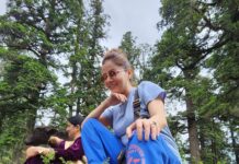 Rubina Dilaik Instagram - Celebrating our 5th anniversary in our way…. He @ashukla09 loves mountains and I love to touch base with my roots to replenish my soul, hence we decided to trek the highest peak in Himachal ( Churdhaar ) , which is an abode of Mahadev 🔱to pay our gratitude with our family….. 🙏🏼❤️