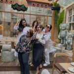 Rubina Dilaik Instagram - Friends and Food - perfect 🤩 . . . @keertikelkar @gazala24 @meghnachitalia @iamnehap
