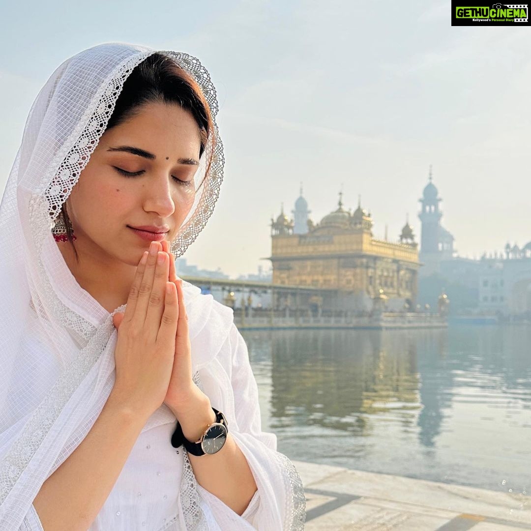 Ruhani Sharma Instagram - Waheguru 🙏♥️ Golden Temple Amritsar