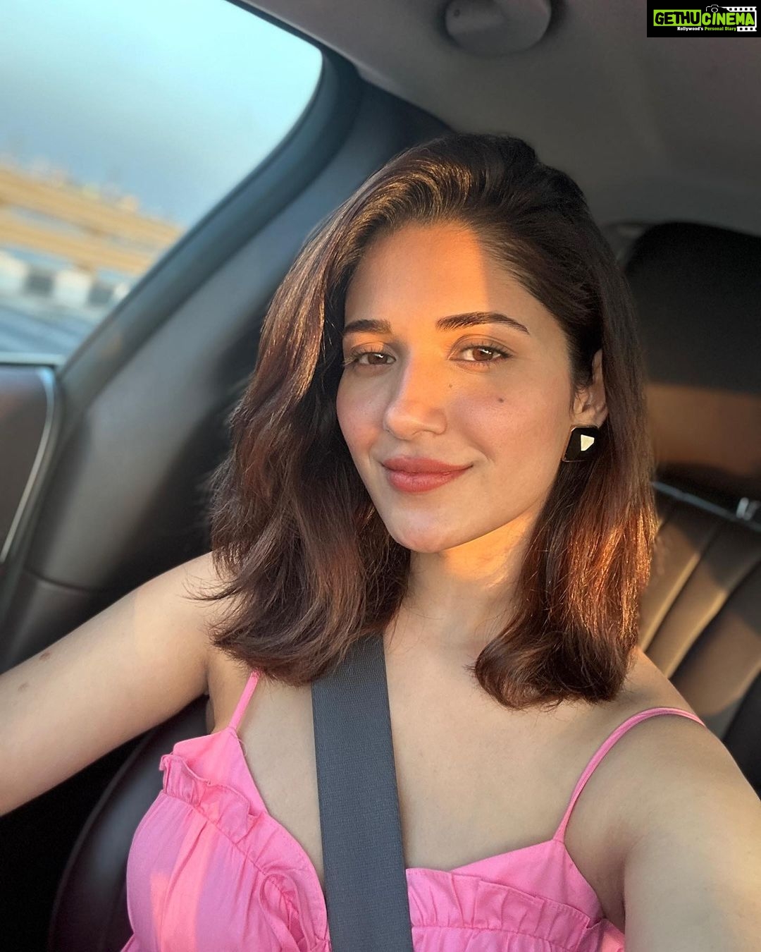 Ruhani Sharma Instagram - Love day special 🌹