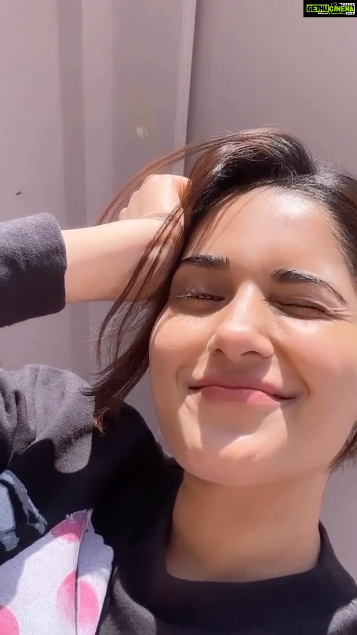 Ruhani Sharma Instagram - Happy love day my lovessss 🌹