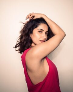 Ruhani Sharma Instagram - 🌹
.
.
.
📸 @bharat_rawail
MUA @shrishtishettyy