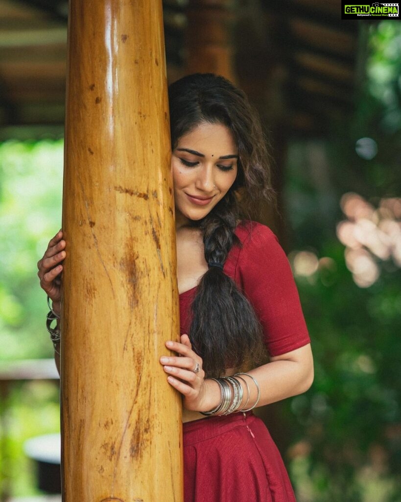 Ruhani Sharma Instagram - Happy makar sankranti ♥️ Happy Pongal ♥️ . . . . 📸 @the_pixel_farmer MUA @makeuphairbyrahul Stylist @sumaiah.tabassum Location @browntownresort