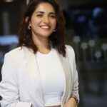 Ruhani Sharma Instagram - Remembering all the MEET CUTE moments I’ve had with some amazing people. Comment your recent MEET CUTE moment ❤️ . . . . . . Styled by @sumaiah.tabassum MUA @makeuphairbyrahul