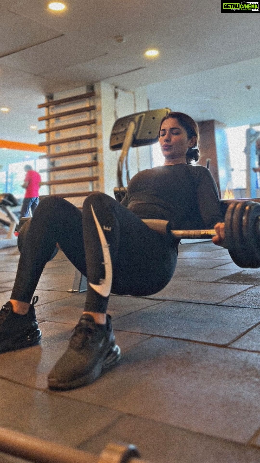 Ruhani Sharma Instagram - My 1st workout video 🙈♥️🦋