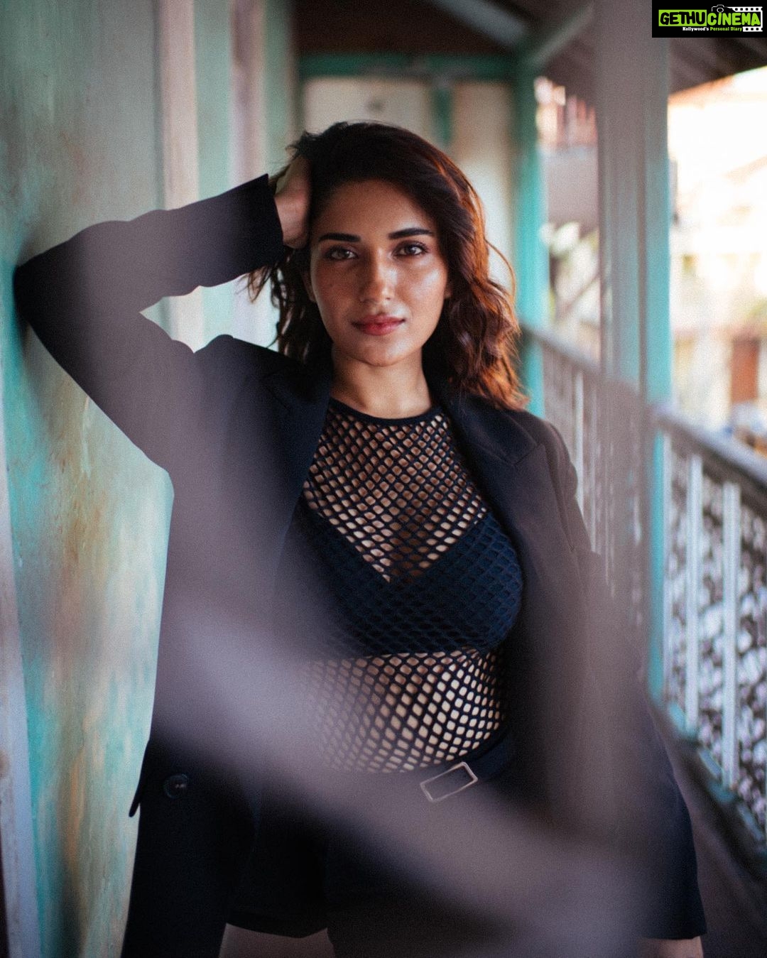 Ruhani Sharma Instagram - Hey there 🥀 . . . . 📸 @bharat_rawail MUA @makeuphairbyrahul Stylist @stylistshikhar