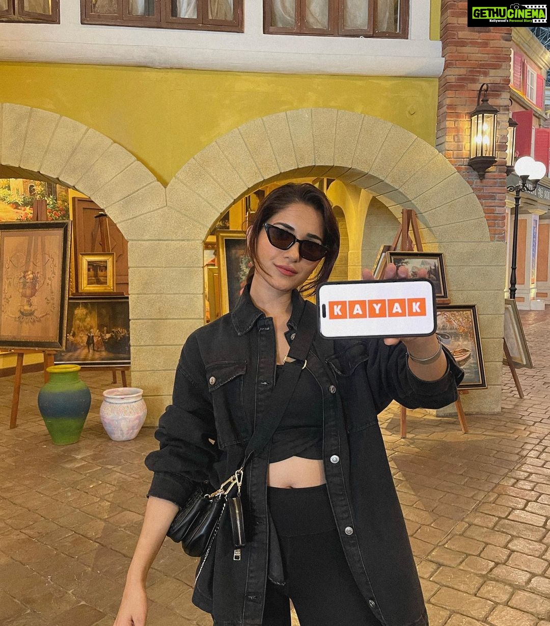 Ruhani Sharma Instagram - Big thanks to @kayak_in for helping me plan my recent trip to Dubai ♥️♥️ . . . . @kayak_in Dubai, United Arab Emirates