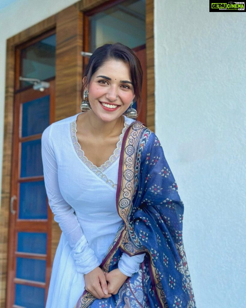 Ruhani Sharma Instagram - Happy Diwali sabko ♥️♥️ . . . . Wearing @ambraee_