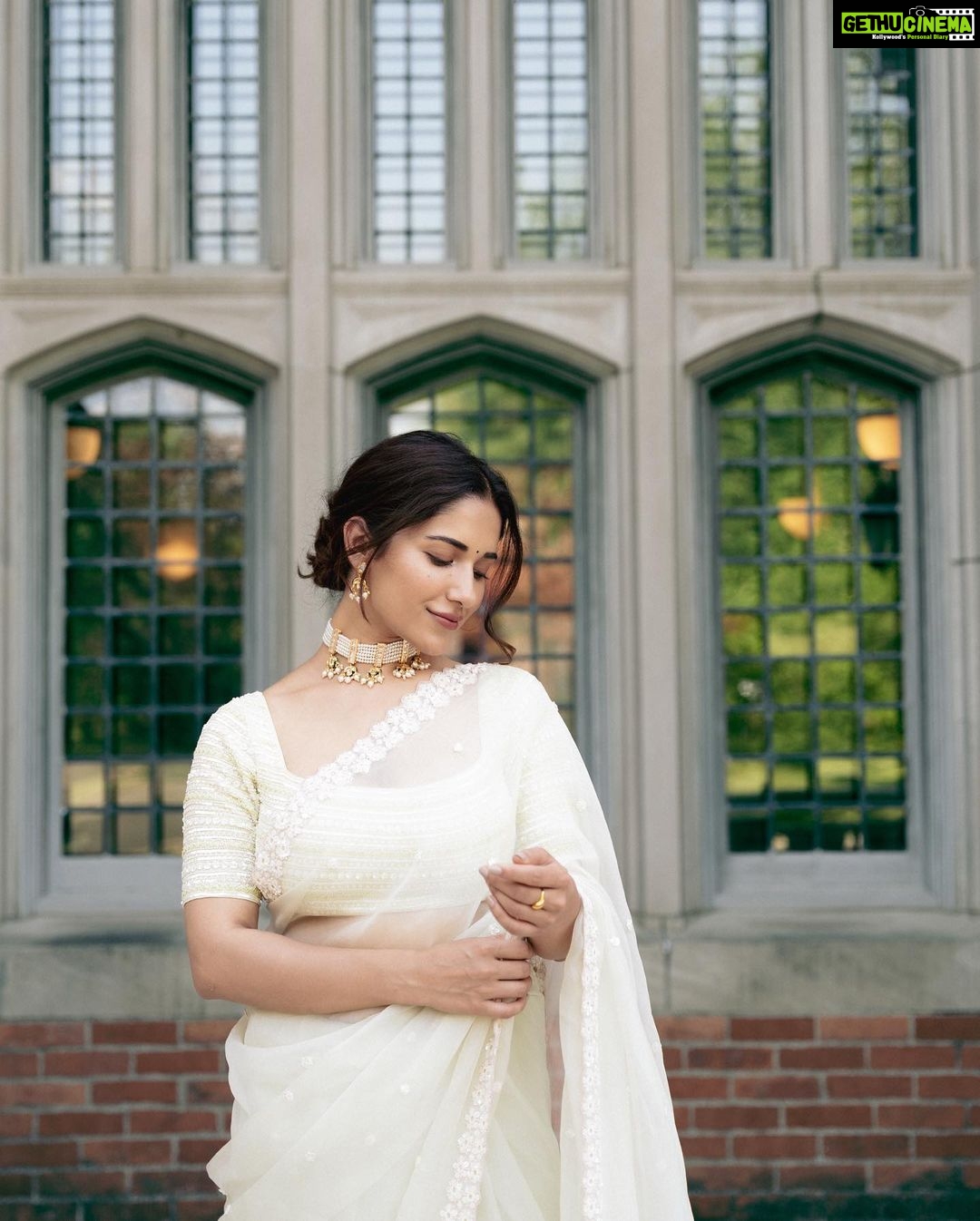 Ruhani Sharma Instagram - For NATS ♥️ . . . . 📸 @rohanharshilphoto Wearing @madzinlabel Jewelry @anushree_designs Styled by @__.gunjan.__
