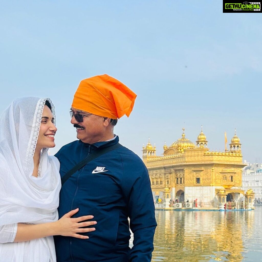 Ruhani Sharma Instagram - Waheguru 🙏♥️ Golden Temple Amritsar