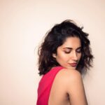Ruhani Sharma Instagram - 🌹 . . . 📸 @bharat_rawail MUA @shrishtishettyy