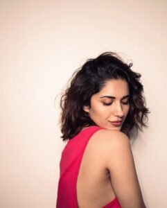 Ruhani Sharma Instagram - 🌹
.
.
.
📸 @bharat_rawail
MUA @shrishtishettyy