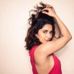Ruhani Sharma Instagram - 🌹 . . . 📸 @bharat_rawail MUA @shrishtishettyy