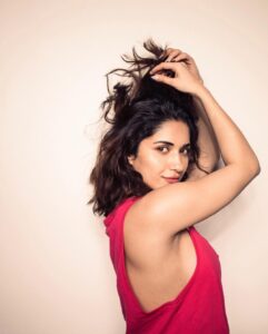 Ruhani Sharma Instagram - 🌹
.
.
.
📸 @bharat_rawail
MUA @shrishtishettyy