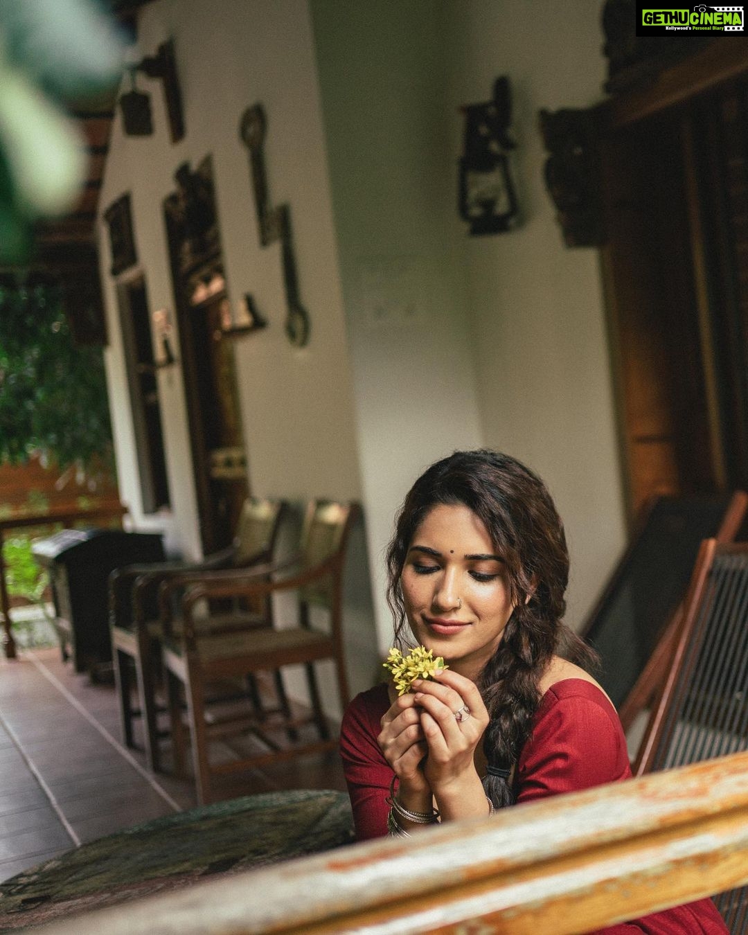 Ruhani Sharma Instagram - Happy makar sankranti ♥️ Happy Pongal ♥️ . . . . 📸 @the_pixel_farmer MUA @makeuphairbyrahul Stylist @sumaiah.tabassum Location @browntownresort