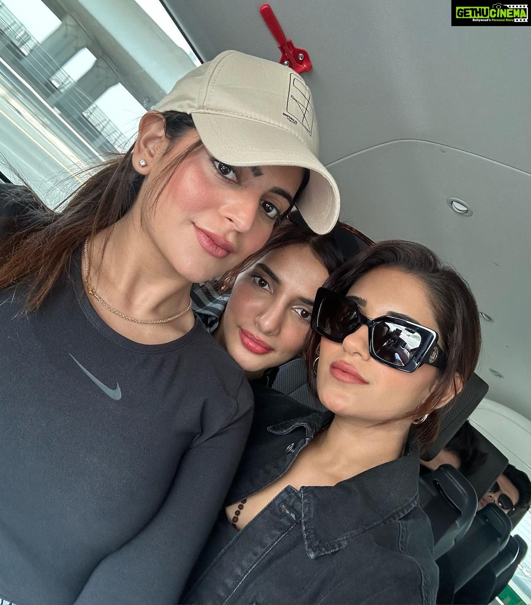 Ruhani Sharma Instagram - Big thanks to @kayak_in for helping me plan my recent trip to Dubai ♥️♥️ . . . . @kayak_in Dubai, United Arab Emirates