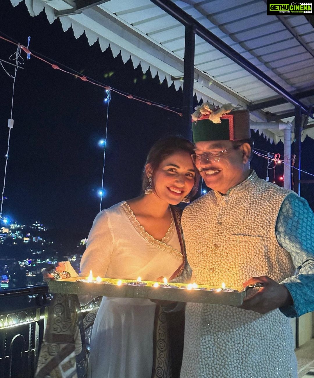 Ruhani Sharma Instagram - शुभ दीपावली 🪔🎉♥️ Beautiful solan