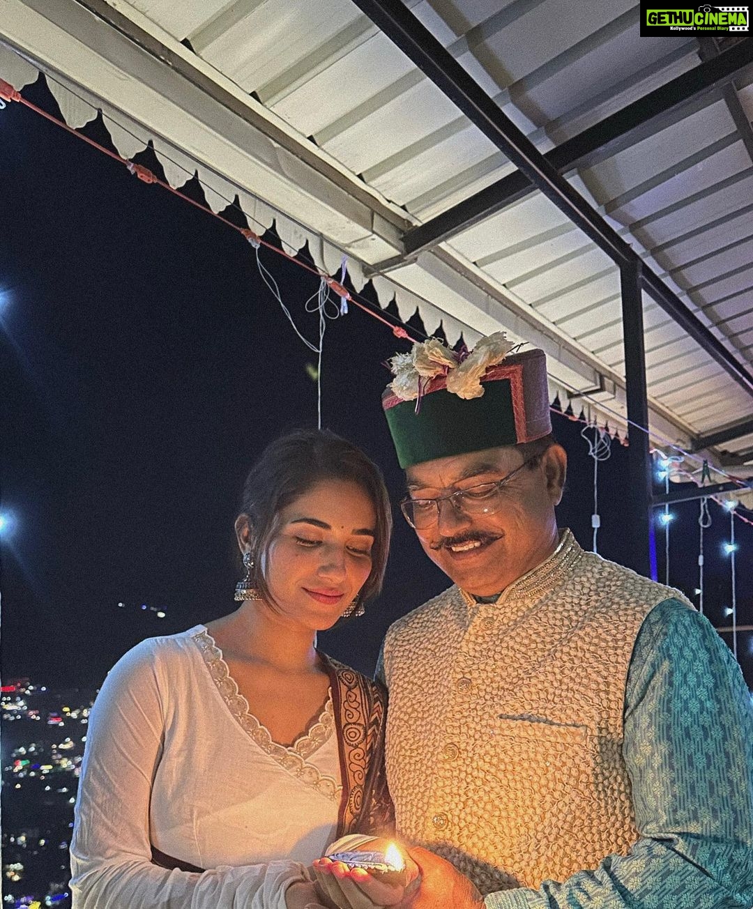 Ruhani Sharma Instagram - शुभ दीपावली 🪔🎉♥️ Beautiful solan