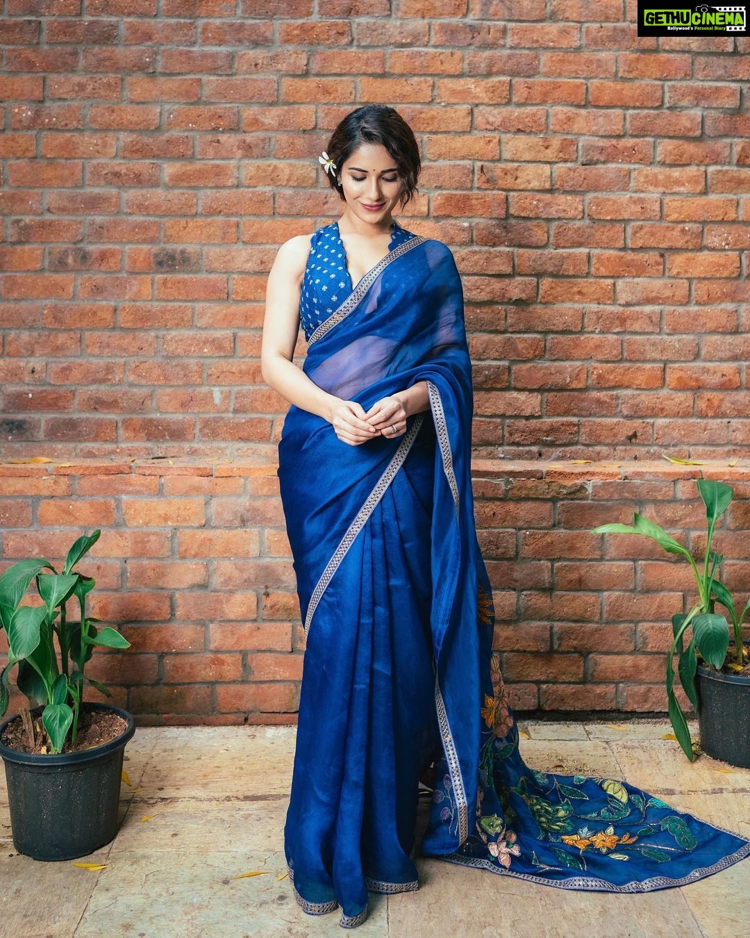 Ruhani Sharma Instagram - फूल हूँ गुलाब का, चमेली का मत समझना 🌹 Iske aage ka ap khud laga lo… . . . . . 📸 @the_pixel_farmer MUA @makeuphairbyrahul Wearing @singhanias_hyd Stylist @reshma_stylist Location @browntownresort