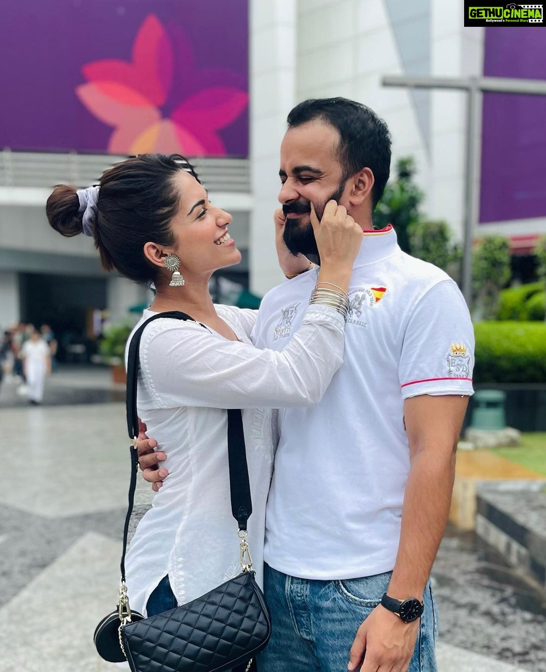 Ruhani Sharma Instagram - Happy Happy Happy Happiest birthday fellow monkey ๐ @lavi_harshit my brother my twin soul my best cheerleader my motivator my annoying bestest friend my guide my horrible singing partnerโฆ I love you muaaaah ๐๐โฅ๏ธ Humesha khush raho aur mujhe bhi rakho ๐