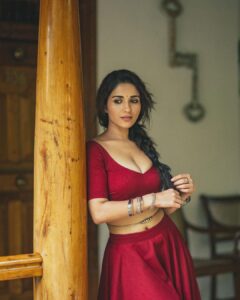 Ruhani Sharma Instagram - 🌹
.
.
.
.
📸 @the_pixel_farmer 
MUA @makeuphairbyrahul 
Stylist @sumaiah.tabassum 
Location @browntownresort
