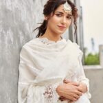 Ruhani Sharma Instagram - Kabhi toh chaunk ke dekhe koi hamari taraf, Kisi ki aank mein humko bhi intezaar dikhe…. ~ Gulzar sahab 💓 . . . . 📸 @kalyanyasaswi MUA @makeuphairbyrahul Stylist @rashmitathapa Wearing @roze.india