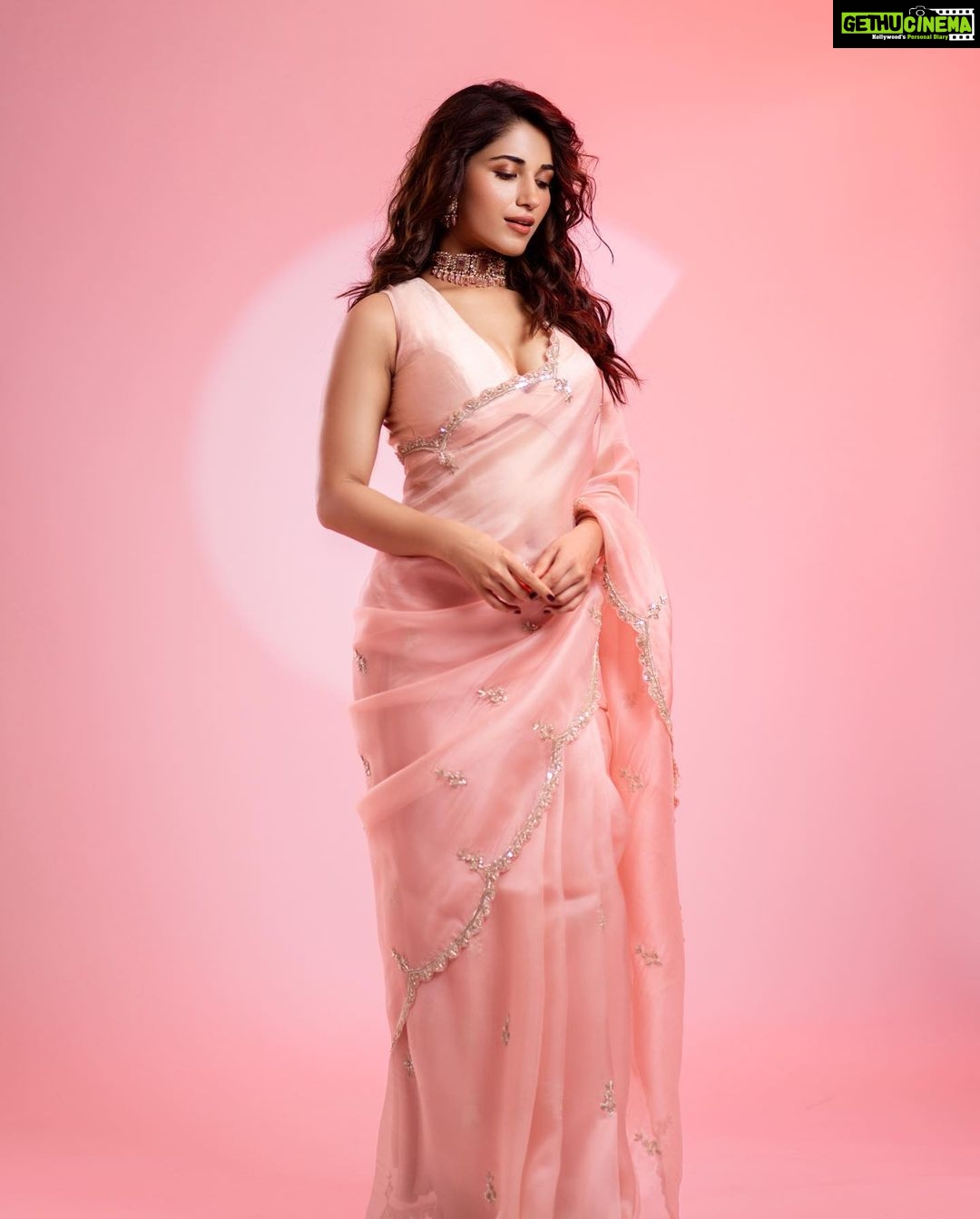 Ruhani Sharma Instagram - My love for Saree isn’t ending 🌹 . . . . . 📸 @pranil_chintewar MUA @makeuphairbyrahul Wearing @singhanias_hyd Jewelry @kalasha_finejewels Stylist @reshma_stylist Creative director @santhoshkumardesignstudio Location @prashmax_photography