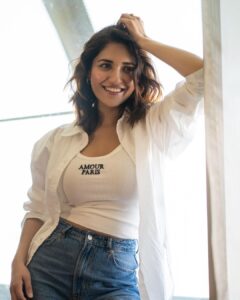 Ruhani Sharma Instagram - 🍩 
.
.
.
📸 @pranil_chintewar 
MUA @makeuphairbyrahul