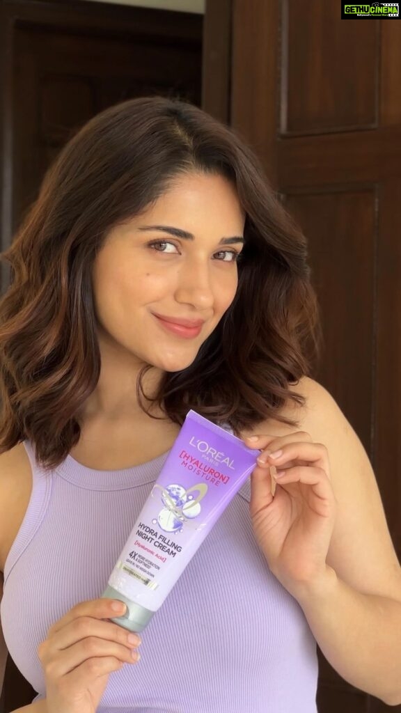 Ruhani Sharma Instagram - #Ad The perfect hair care routine for dry, dehydrated hair The Hyaluron Moisture range by @lorealparis has been such a game changer! I have incorporated the 72H moisture filling shampoo and 72H moisture sealing conditioner in my day hair care routine and the Hydra Filling Night Cream in my night hair care routine. The Hydra Filling Night Cream in particular has worked wonders for my dry hair! Go get yours!! @mynykaa #LOrealParis #LOrealParisIndia #HydrateWithHyaluron #HyaluronMoisture