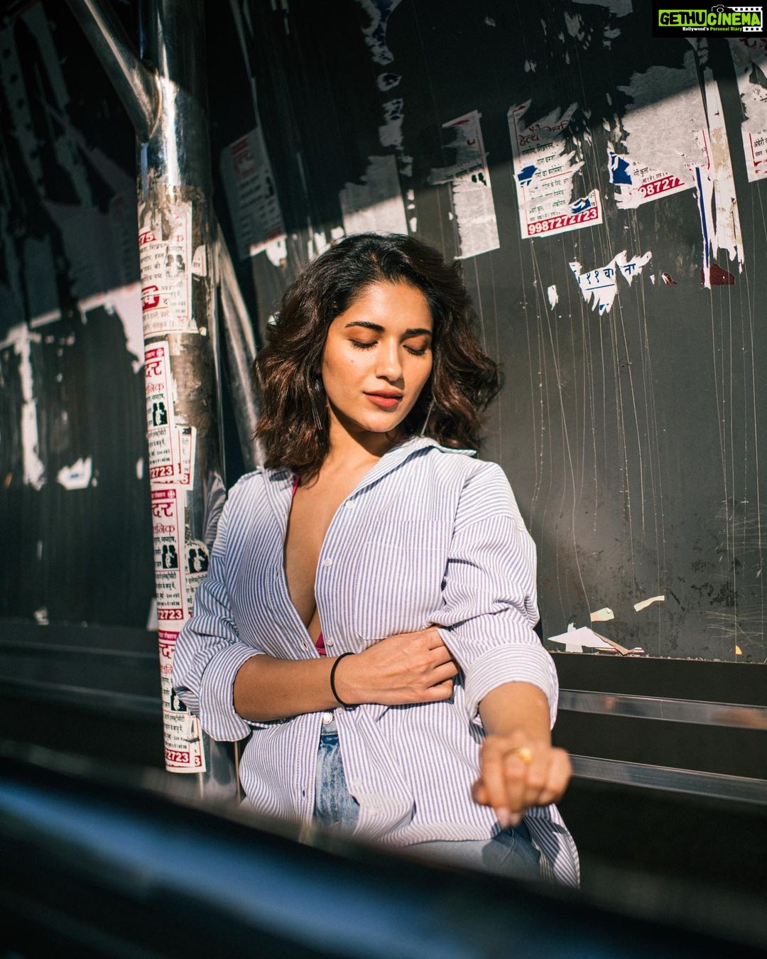 Ruhani Sharma Instagram - 💫 . . . . 📸 @bharat_rawail