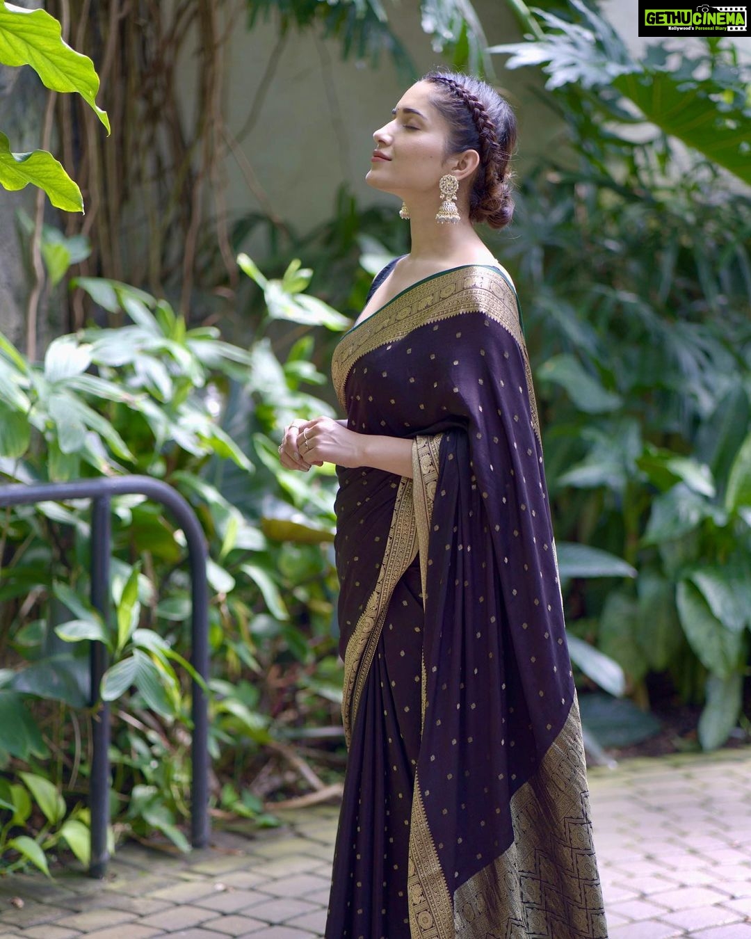 Ruhani Sharma Instagram - Eternal love for sarees ♥️ . . . . . . Wearing @singhanias_hyd Styling @__.gunjan.__ 📸 @rohanharshilphoto Columbus, Ohio