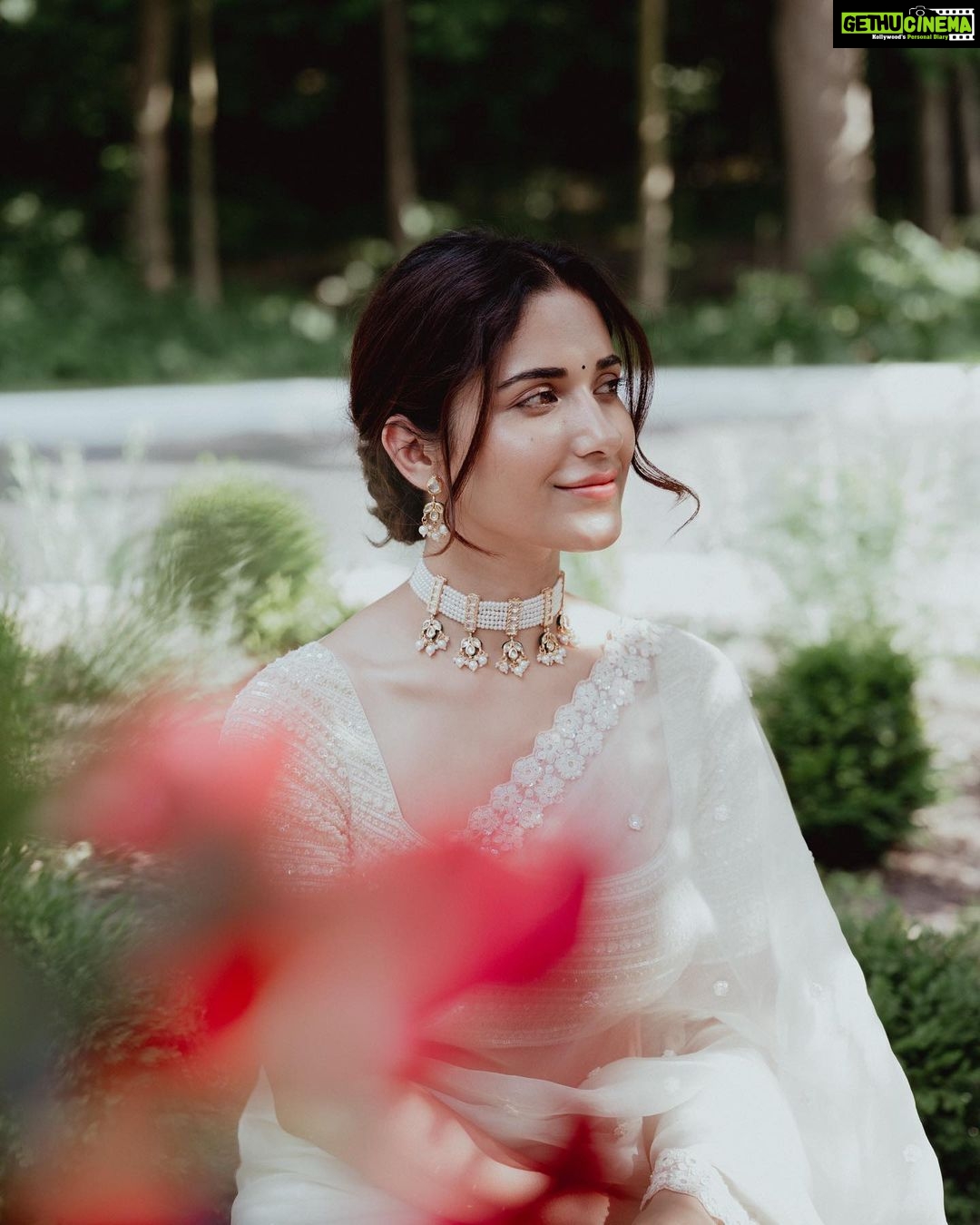 Ruhani Sharma Instagram - For NATS ♥️ . . . . 📸 @rohanharshilphoto Wearing @madzinlabel Jewelry @anushree_designs Styled by @__.gunjan.__