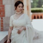 Ruhani Sharma Instagram - For NATS ♥️ . . . . 📸 @rohanharshilphoto Wearing @madzinlabel Jewelry @anushree_designs Styled by @__.gunjan.__
