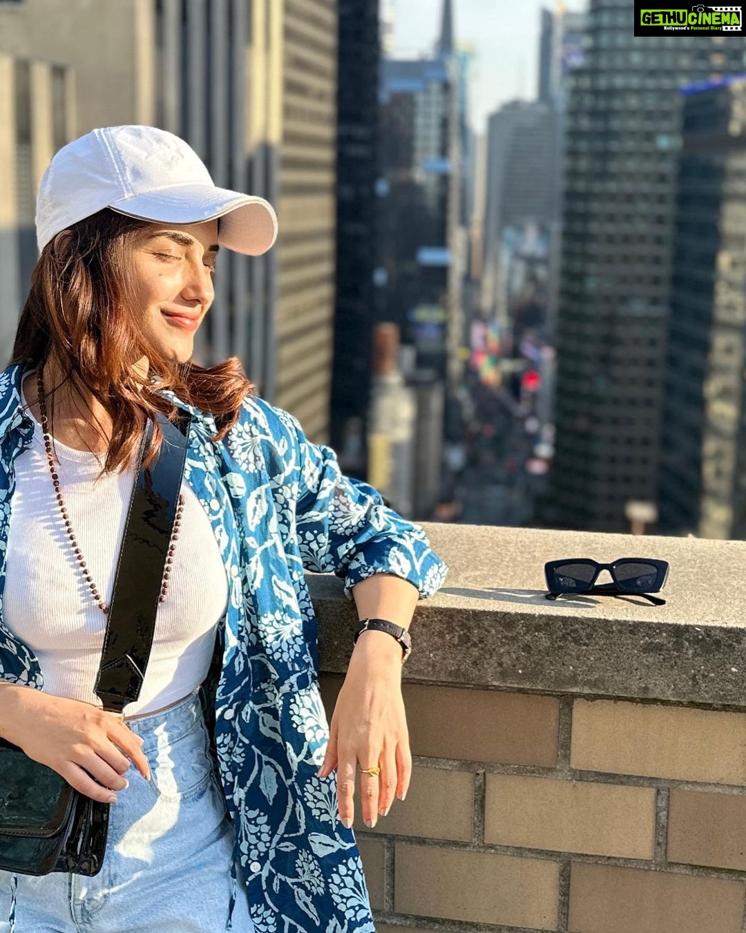 Ruhani Sharma Instagram - Hello NYC 🌞 New York City