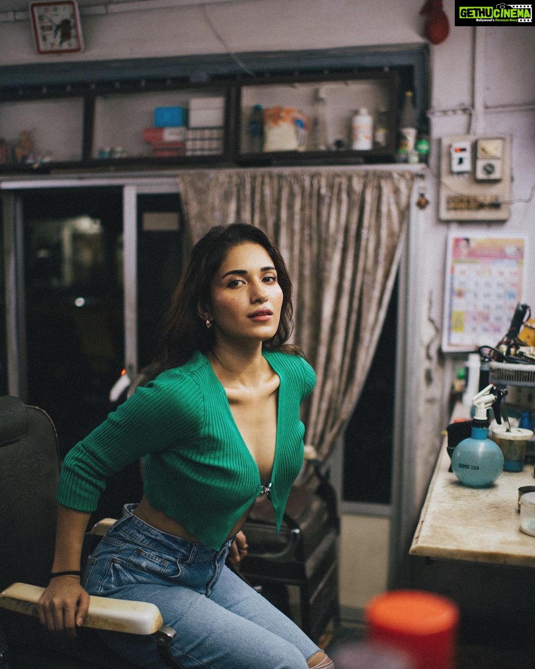 Ruhani Sharma Instagram - 🍃 . . . . 📸 @bharat_rawail MUA @makeuphairbyrahul