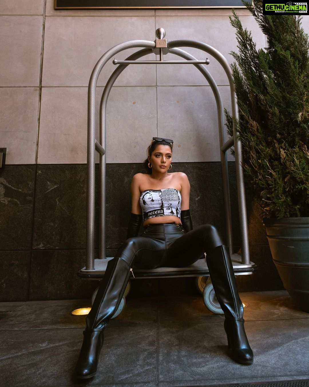 Ruhi Singh Instagram - Precious cargo The Langham, New York, Fifth Avenue