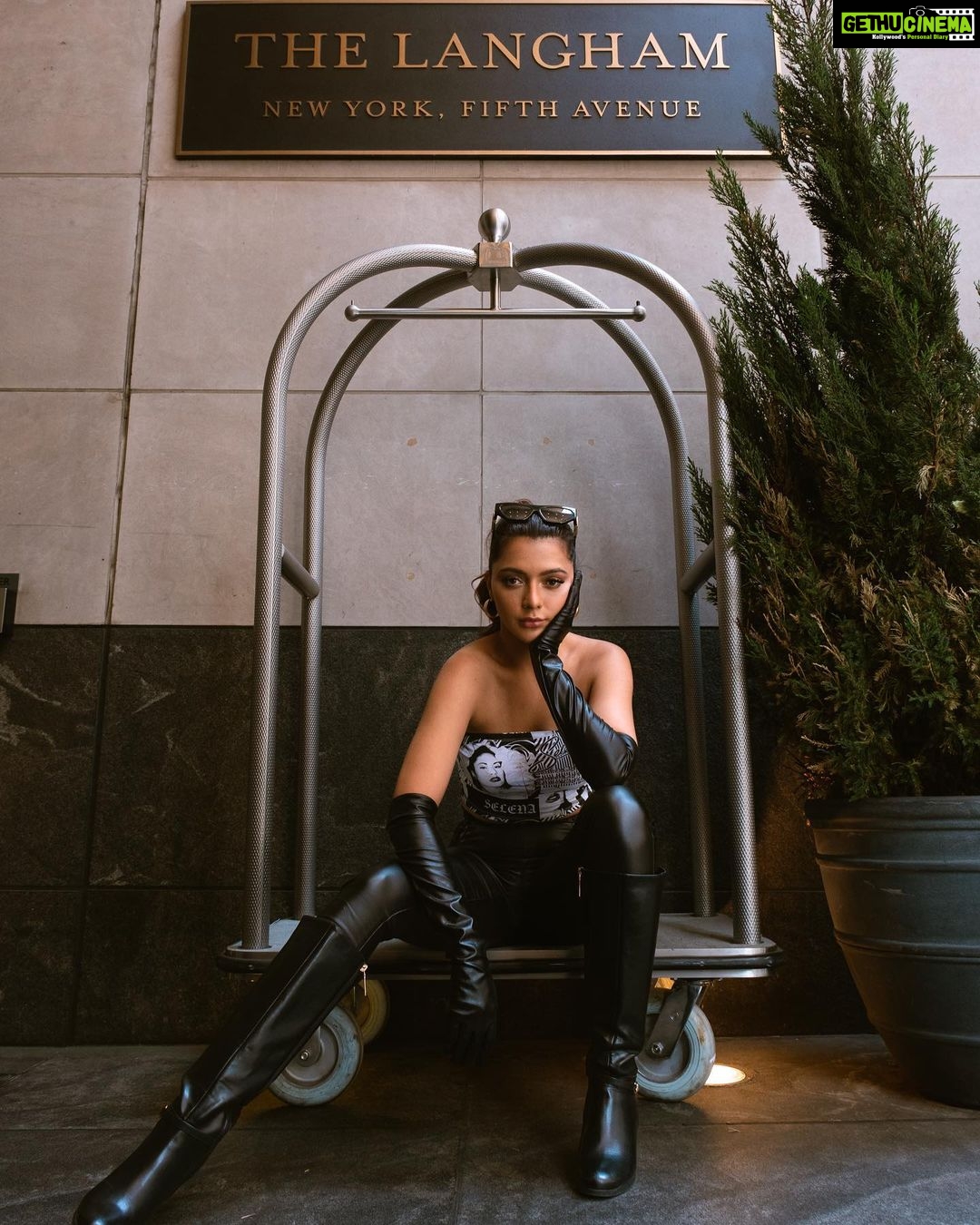 Ruhi Singh Instagram - Precious cargo The Langham, New York, Fifth Avenue